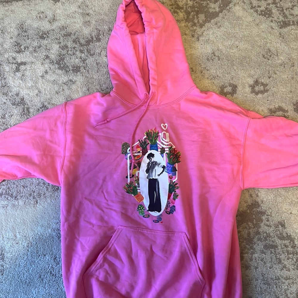 Size M Harry Styles love on your sweatshirt